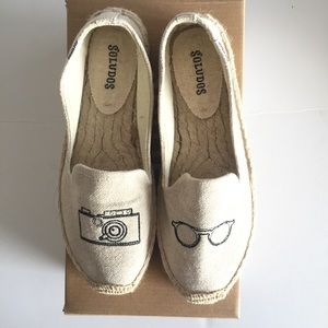 Soludos Espadrilles beige with camera and sunglass